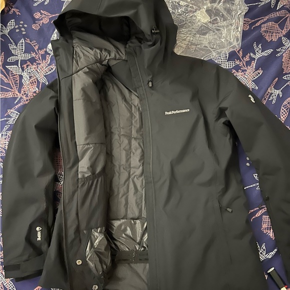 Peak Performance Women’s Anima Insulated Jacket - Picture 3 of 6